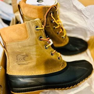 Men’s Sorel Cheyanne II Duckboots 10.5. Chipmunk/Black. In Box